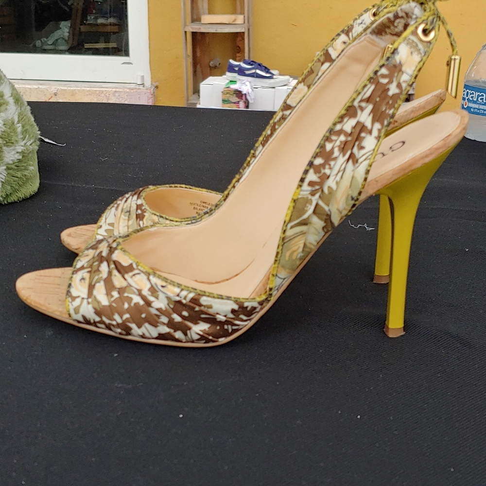 Kiss women's heels
